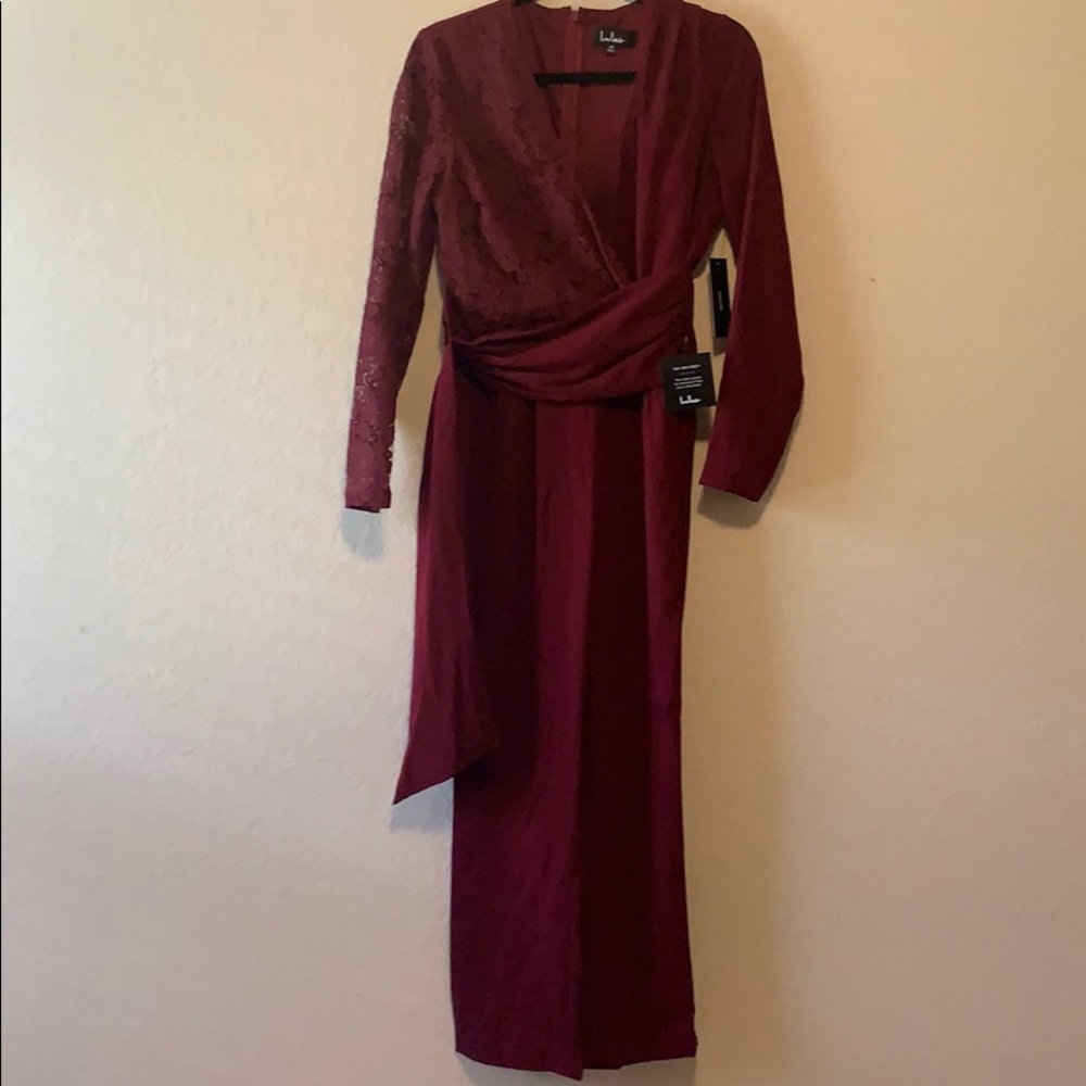 Maroon jumper with sleeves